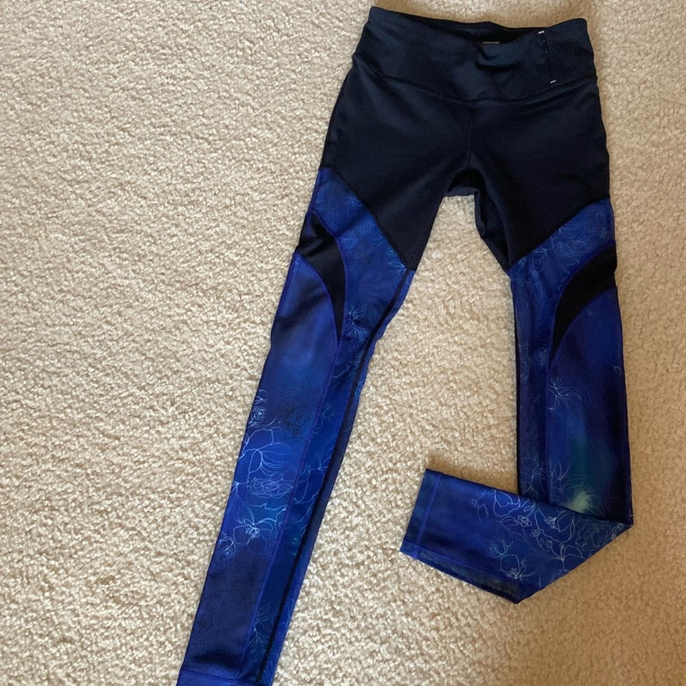 Calia by Carrie Underwood leggings.